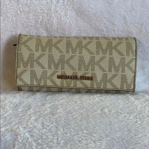 Micheal Kors Wallet